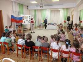 Ситуация месяца Мы живем в России Ситуация месяца Мы живем в России.